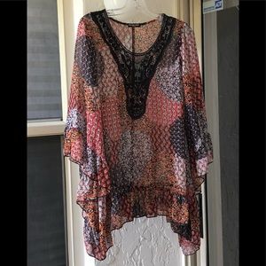 NWOT CHA CHA VENTE FLORAL PRINT WITH LACE ACCENT BLOUSE SIZE MEDIUM